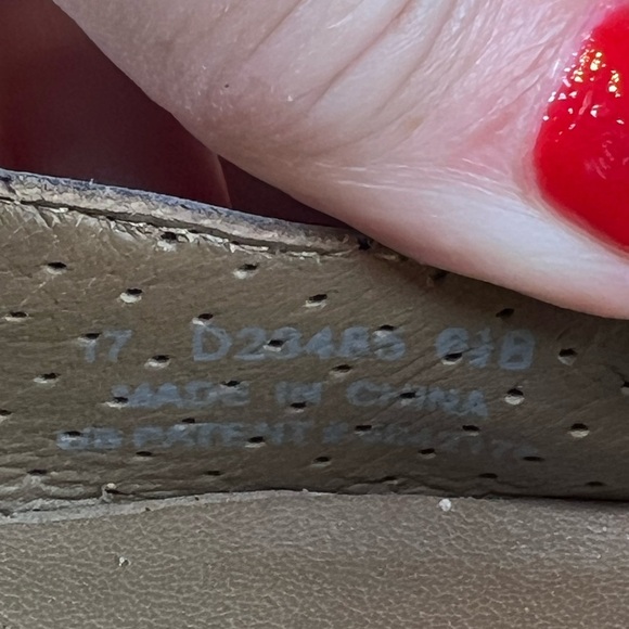 Cole Haan tan perforated suede & black patent wedges heels size 6.5B slingback - Picture 5 of 9